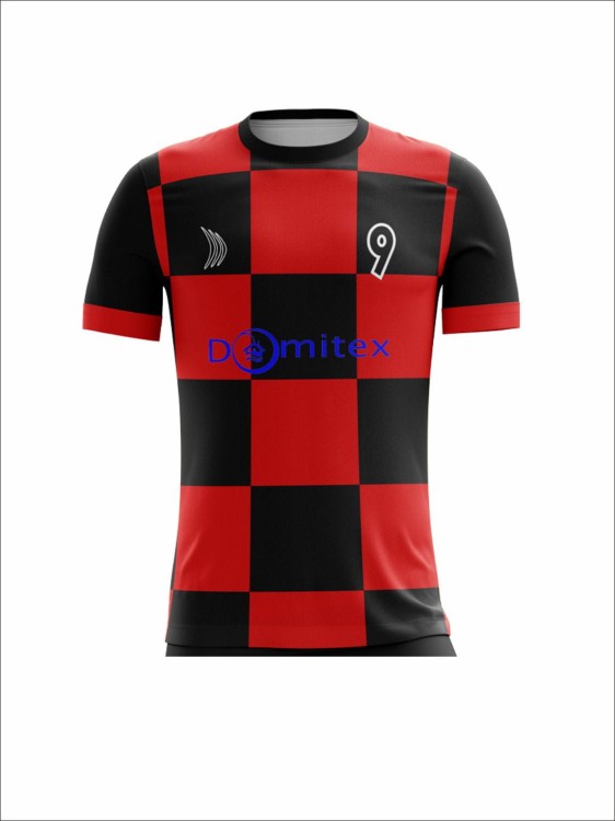 KOszulka piłkarska z LOGO klubu czerwony.jpg